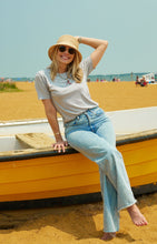 Load image into Gallery viewer, Slim Heritage Short Sleeve T-Shirt - Grey