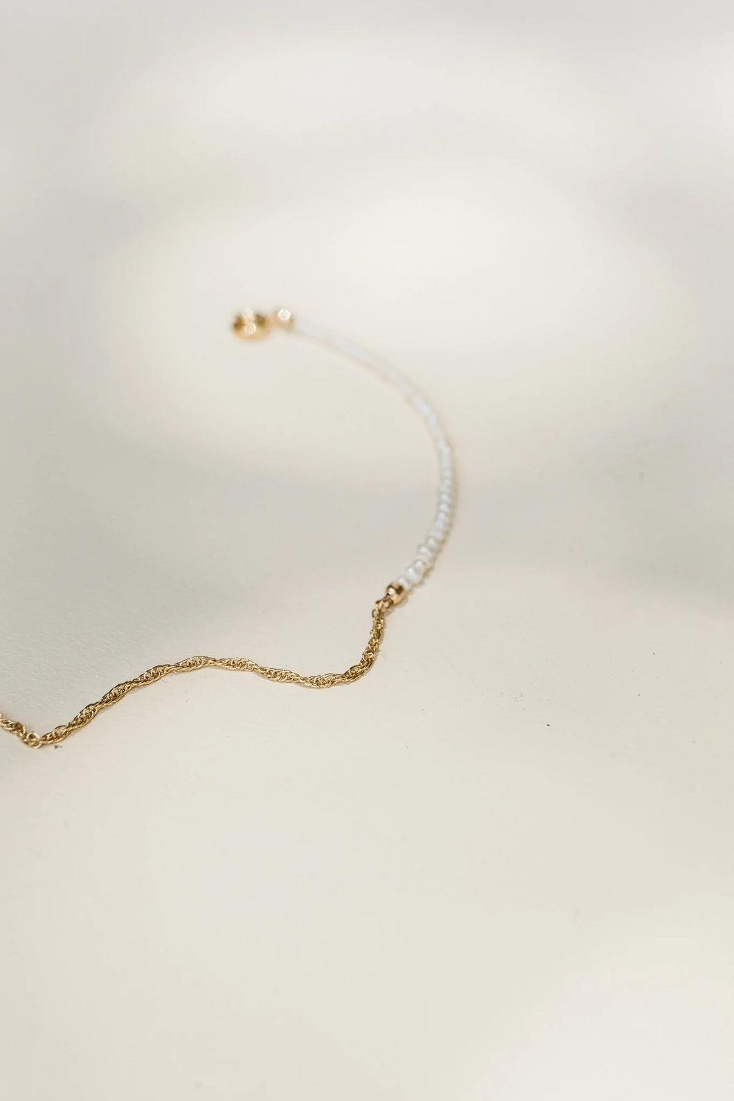 Maggie Bi-Material Bracelet - Gold/Pearl