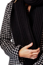 Load image into Gallery viewer, Rib Scarf - Black
